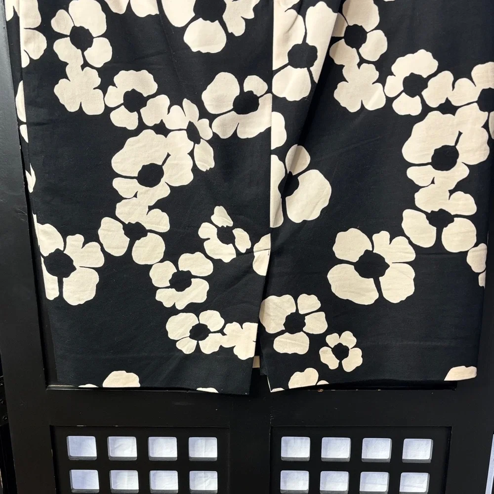 🖤 LOFT Black Cream Floral Midi Skirt Women’s Size 6, back zip with stretch🖤 - Picture 9 of 16